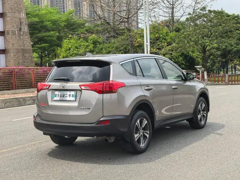 2015 RAV4 2.0L CVT 2WD Fashion Edition — миниатюра 7