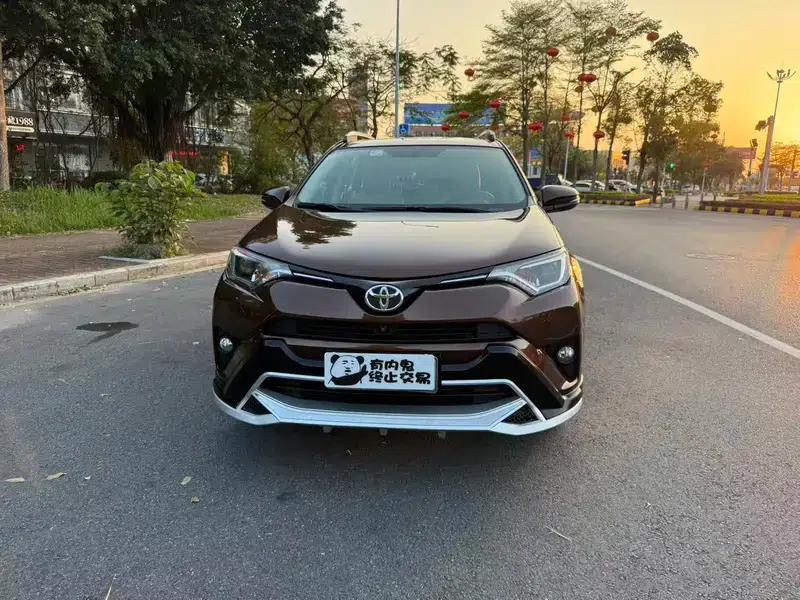 2016 RAV4 2.0L CVT 2WD Fashion Edition — миниатюра 2