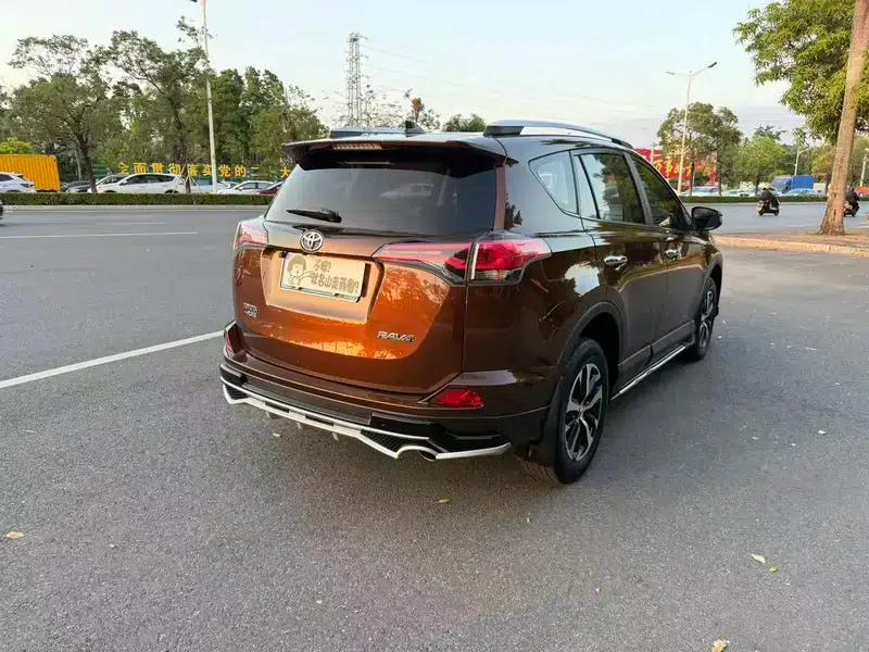2016 RAV4 2.0L CVT 2WD Fashion Edition — миниатюра 4