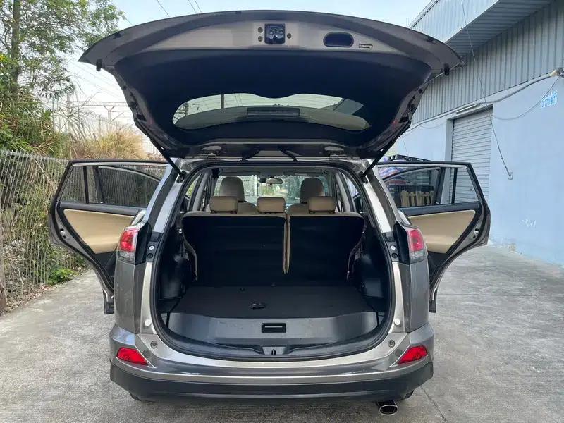 2016 RAV4 2.0L CVT 2WD Fashion Edition — миниатюра 11