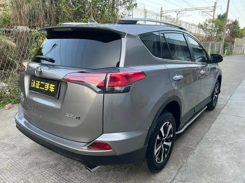2016 RAV4 2.0L CVT 2WD Fashion Edition — миниатюра 5