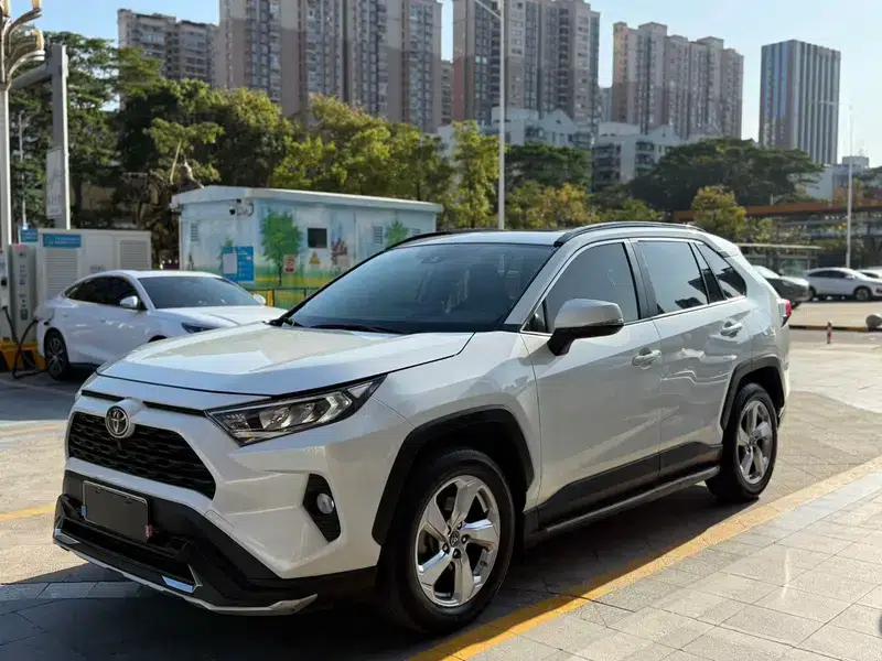 RAV4 2020 2.0L CVT 2WD Fashion Edition — миниатюра 1