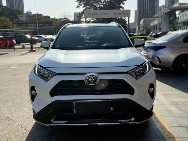 RAV4 2020 2.0L CVT 2WD Fashion Edition — миниатюра 2