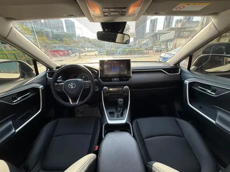 RAV4 2020 2.0L CVT 2WD Fashion Edition — миниатюра 7