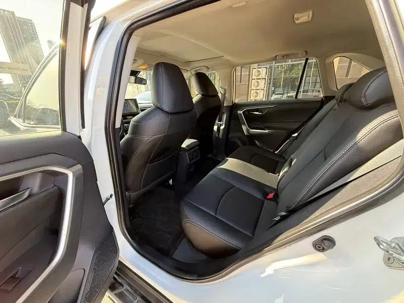 RAV4 2020 2.0L CVT 2WD Fashion Edition — миниатюра 10