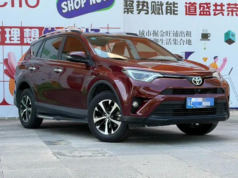 2018 RAV4 2.0L CVT 2WD Fashion X Edition — миниатюра 3