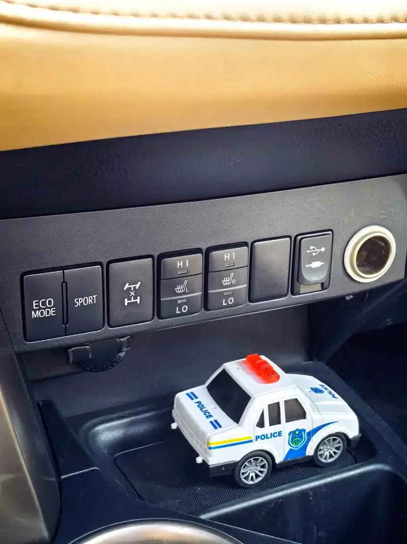 2015 RAV4 2.5L Automatic 4WD Luxury Edition — миниатюра 14