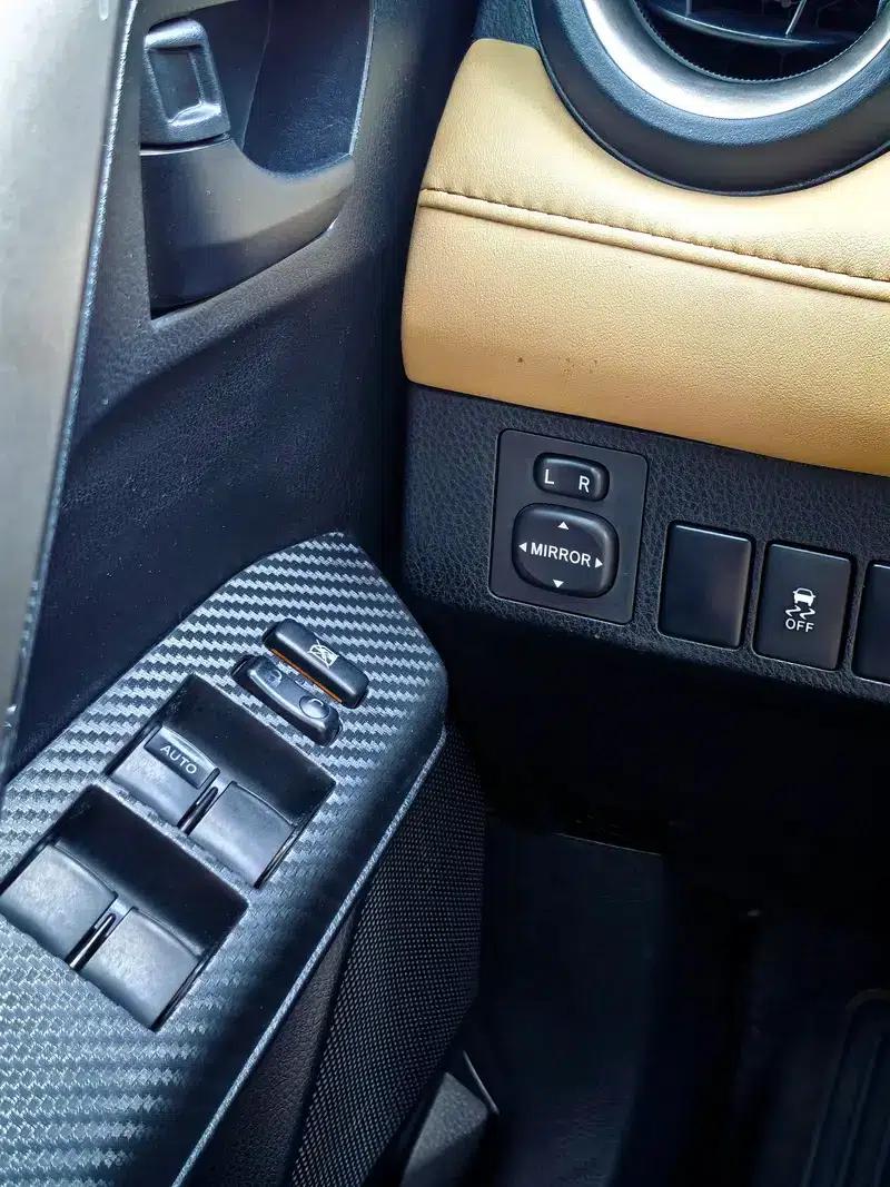2015 RAV4 2.5L Automatic 4WD Luxury Edition — миниатюра 15