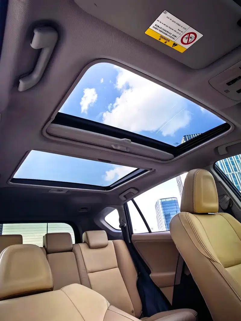 2015 RAV4 2.5L Automatic 4WD Luxury Edition — миниатюра 25