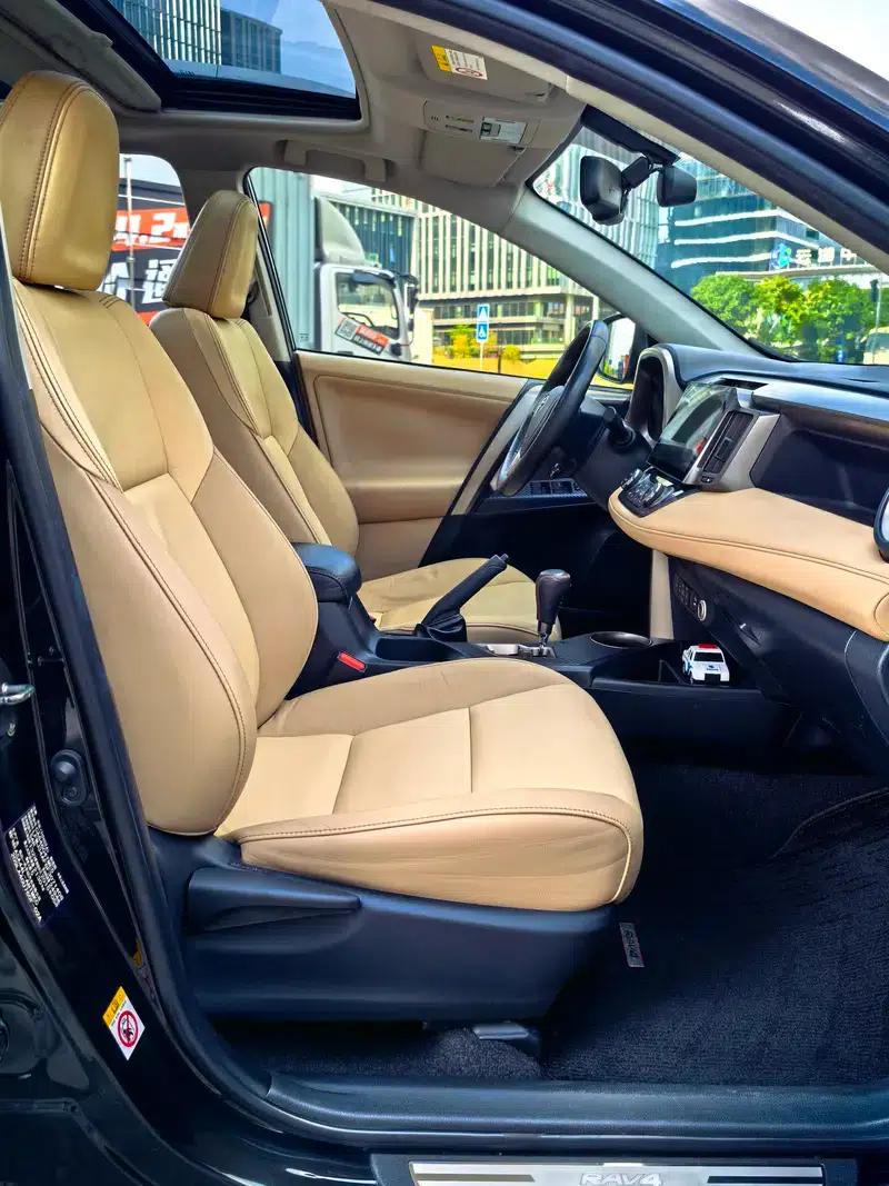 2015 RAV4 2.5L Automatic 4WD Luxury Edition — миниатюра 31