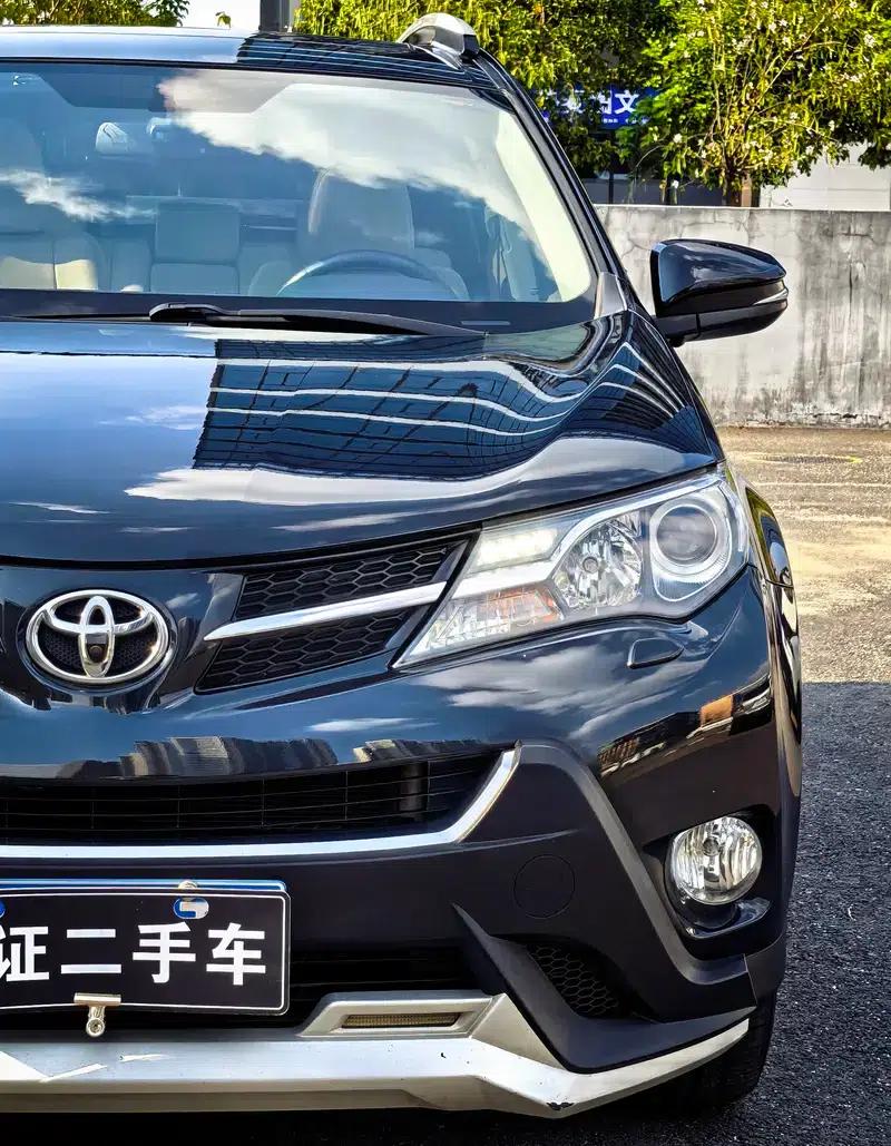 2015 RAV4 2.5L Automatic 4WD Luxury Edition — миниатюра 7