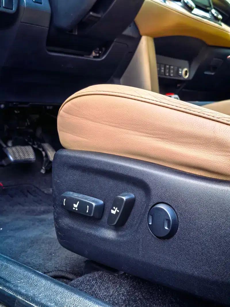 2015 RAV4 2.5L Automatic 4WD Luxury Edition — миниатюра 10