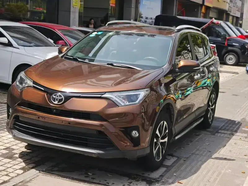 2016 RAV4 2.0L CVT 2WD Fashion Edition — миниатюра 1