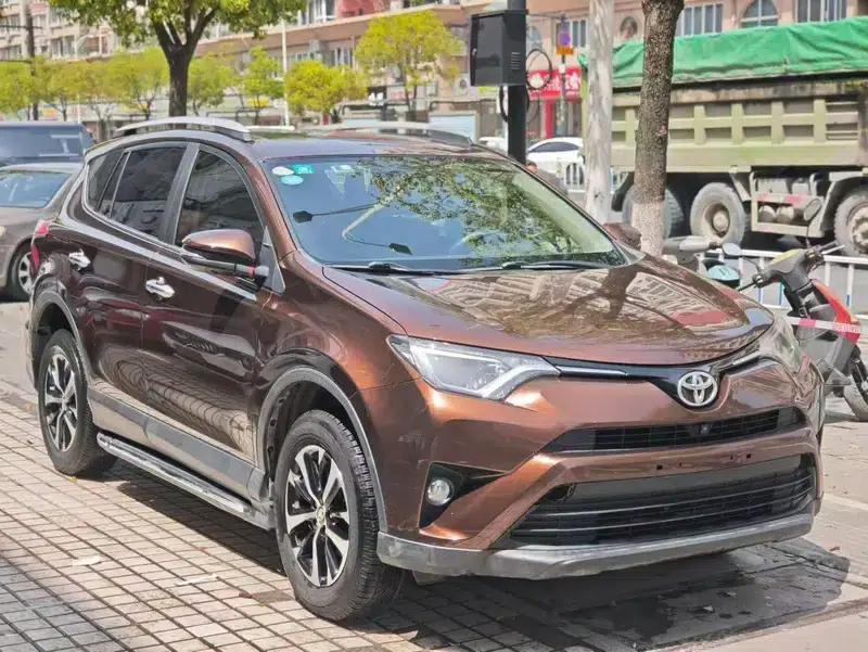 2016 RAV4 2.0L CVT 2WD Fashion Edition — миниатюра 3