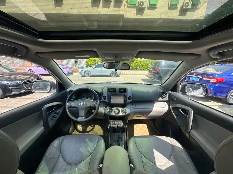 2011 RAV4 2.4L Automatic 4WD Ultimate Navigation Edition — миниатюра 12