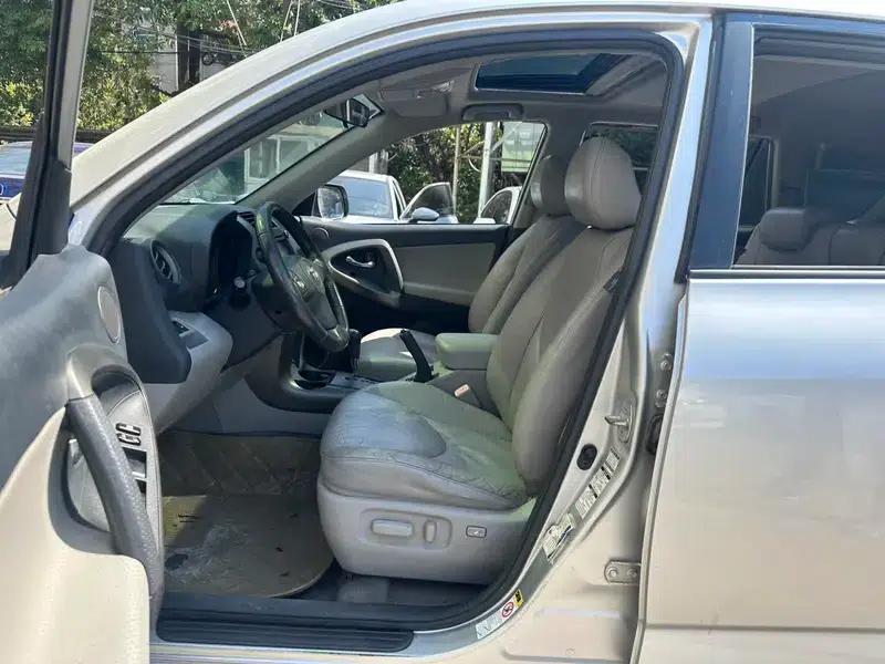 2011 RAV4 2.4L Automatic 4WD Ultimate Navigation Edition — миниатюра 13