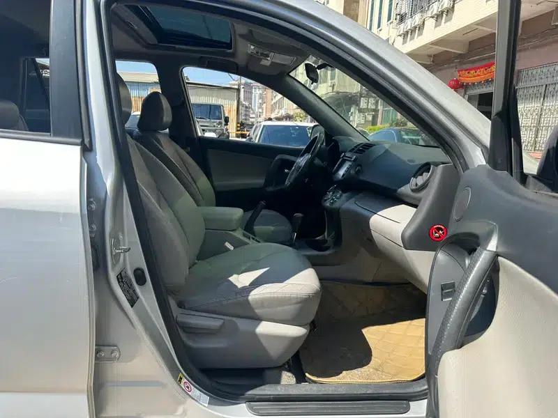 2011 RAV4 2.4L Automatic 4WD Ultimate Navigation Edition — миниатюра 15