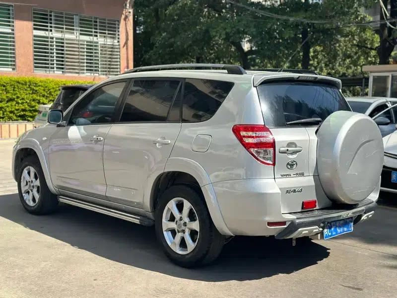 2011 RAV4 2.4L Automatic 4WD Ultimate Navigation Edition — миниатюра 3