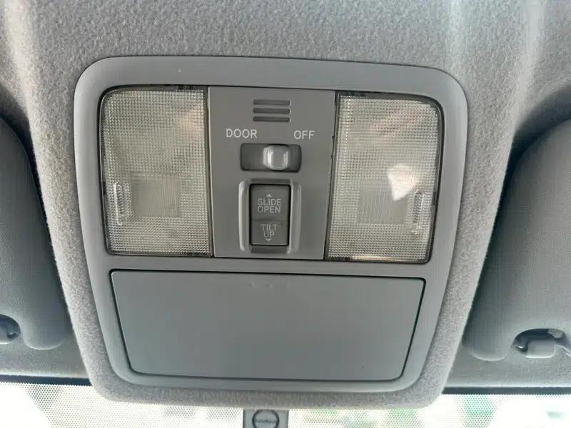 2011 RAV4 2.4L Automatic 4WD Ultimate Navigation Edition — миниатюра 6