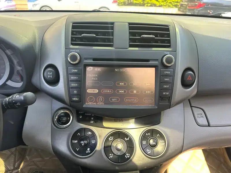 2011 RAV4 2.4L Automatic 4WD Ultimate Navigation Edition — миниатюра 8