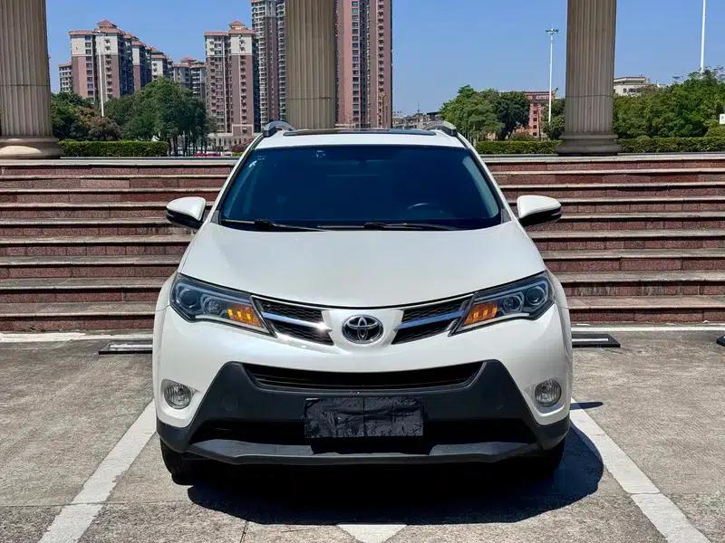 2015 RAV4 2.0L CVT 2WD Fashion Edition — миниатюра 2