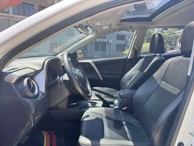 2015 RAV4 2.0L CVT 2WD Fashion Edition — миниатюра 14