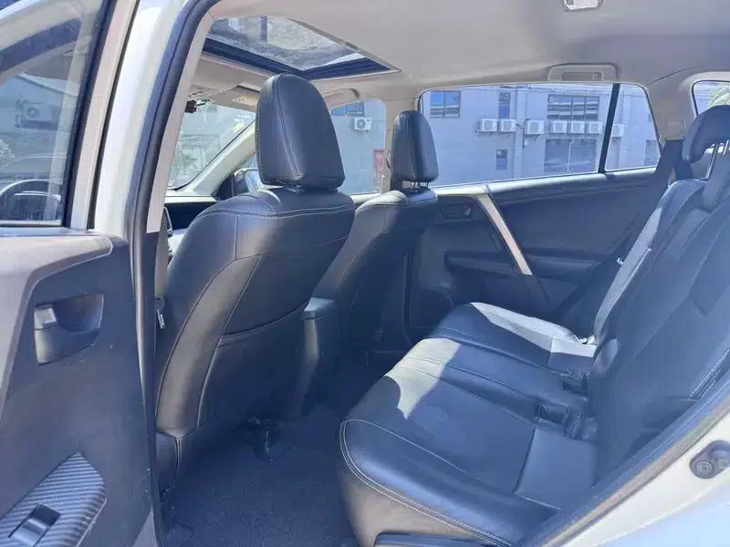 2015 RAV4 2.0L CVT 2WD Fashion Edition — миниатюра 15