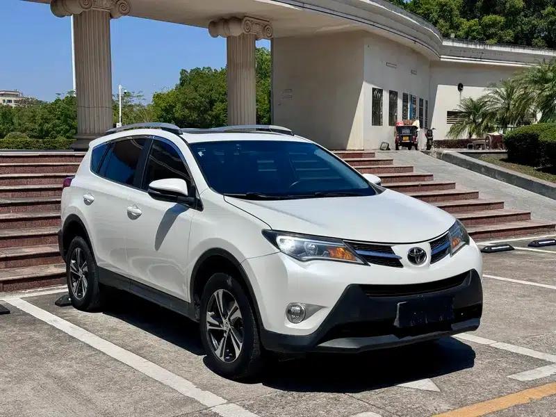 2015 RAV4 2.0L CVT 2WD Fashion Edition — миниатюра 3