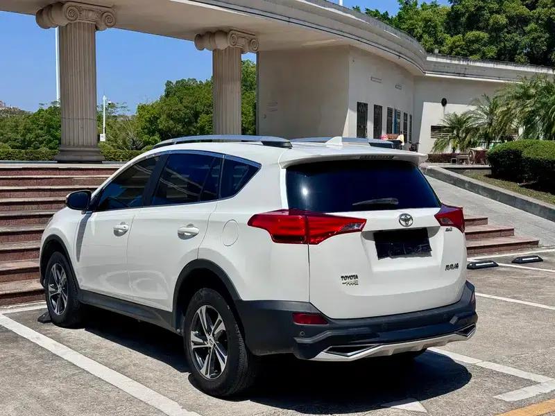2015 RAV4 2.0L CVT 2WD Fashion Edition — миниатюра 4
