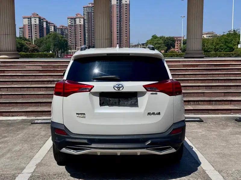 2015 RAV4 2.0L CVT 2WD Fashion Edition — миниатюра 5
