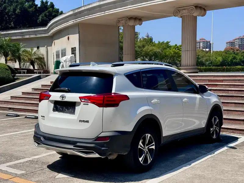 2015 RAV4 2.0L CVT 2WD Fashion Edition — миниатюра 6