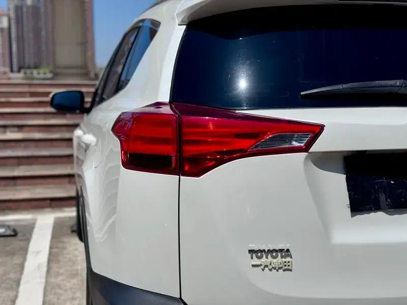 2015 RAV4 2.0L CVT 2WD Fashion Edition — миниатюра 8