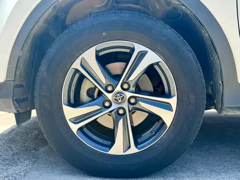 2015 RAV4 2.0L CVT 2WD Fashion Edition — миниатюра 9