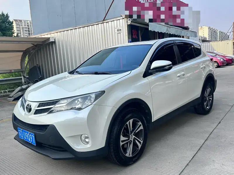 2015 RAV4 2.0L CVT 2WD Fashion Edition — миниатюра 1