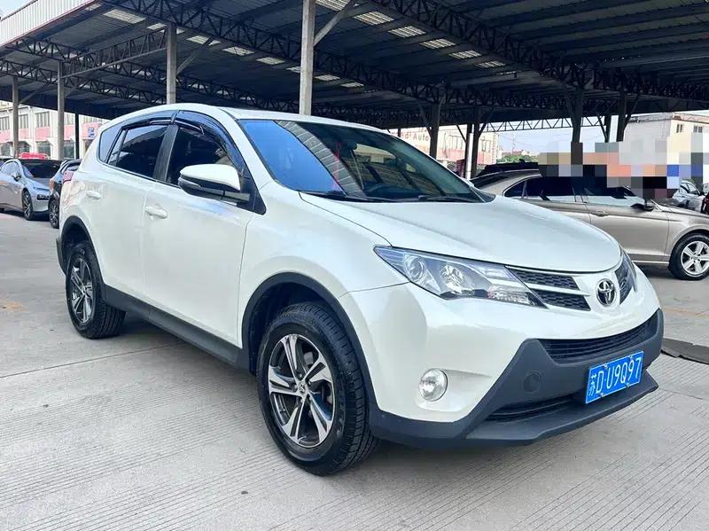 2015 RAV4 2.0L CVT 2WD Fashion Edition — миниатюра 3