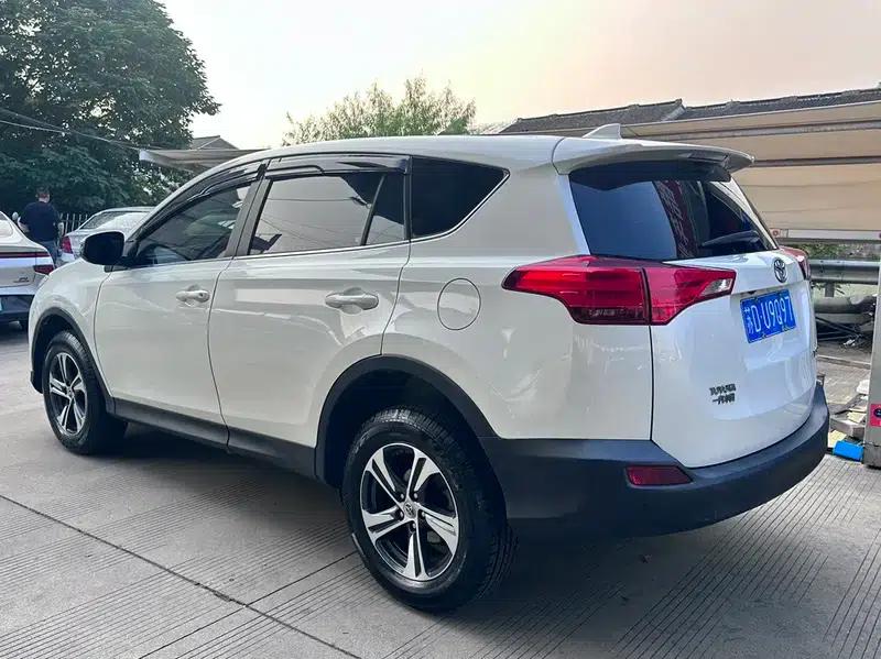 2015 RAV4 2.0L CVT 2WD Fashion Edition — миниатюра 4