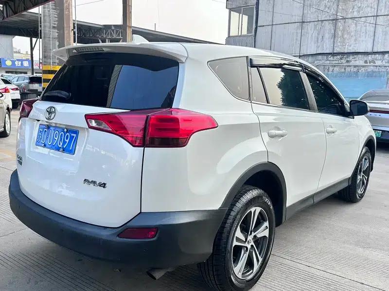 2015 RAV4 2.0L CVT 2WD Fashion Edition — миниатюра 6