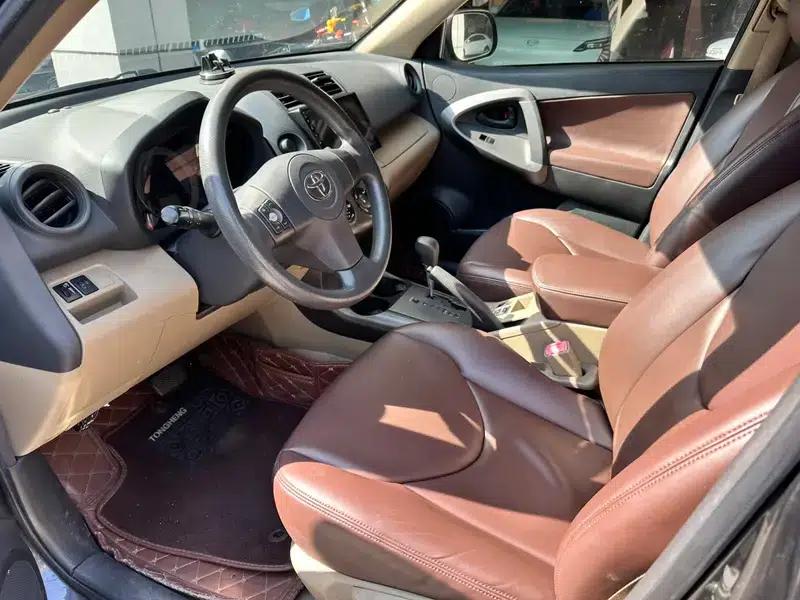2011 RAV4 2.0L Automatic Classic Edition — миниатюра 13