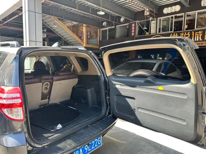 2011 RAV4 2.0L Automatic Classic Edition — миниатюра 15