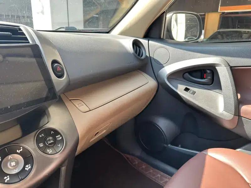2011 RAV4 2.0L Automatic Classic Edition — миниатюра 7