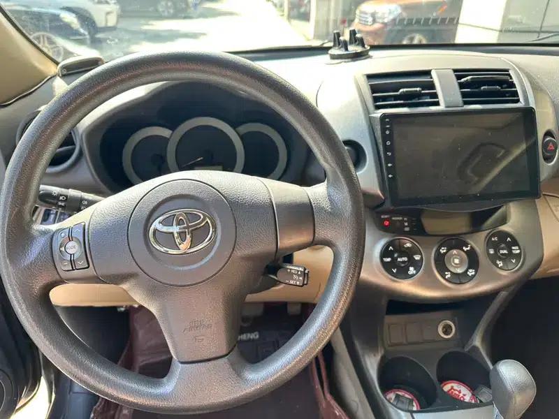 2011 RAV4 2.0L Automatic Classic Edition — миниатюра 10