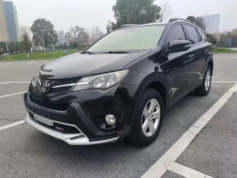 2013 RAV4 2.0L CVT 2WD Urban Edition — миниатюра 1