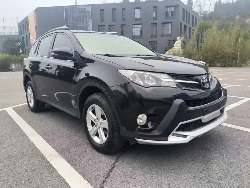 2013 RAV4 2.0L CVT 2WD Urban Edition — миниатюра 3