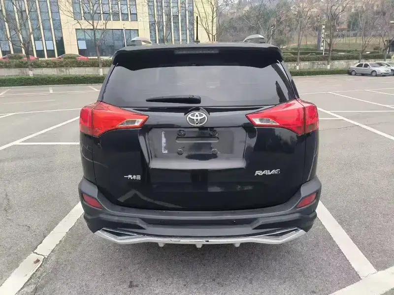 2013 RAV4 2.0L CVT 2WD Urban Edition — миниатюра 5