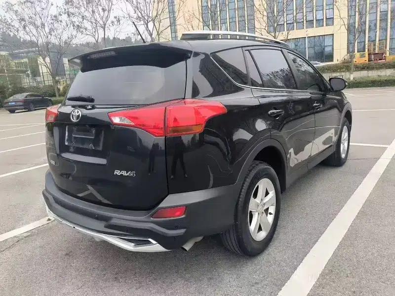 2013 RAV4 2.0L CVT 2WD Urban Edition — миниатюра 6