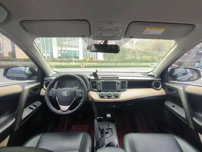 2013 RAV4 2.0L CVT 2WD Urban Edition — миниатюра 7