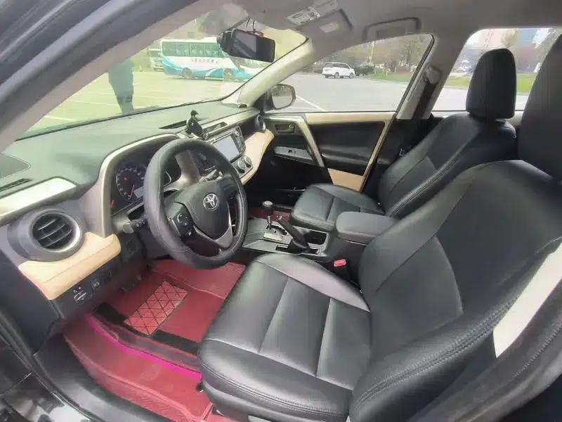 2013 RAV4 2.0L CVT 2WD Urban Edition — миниатюра 8