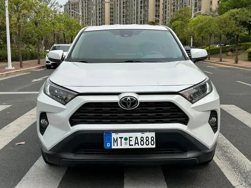 2021 Toyota RAV4 2.0L CVT 2WD Urban Edition — миниатюра 2