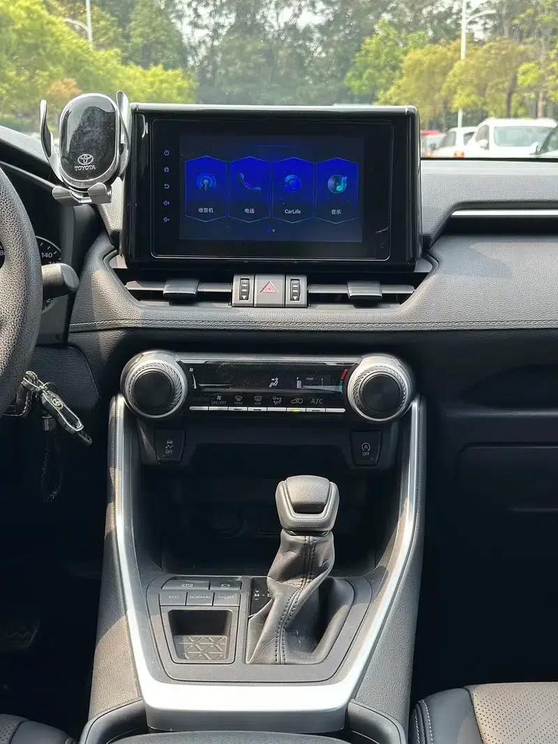2021 Toyota RAV4 2.0L CVT 2WD Urban Edition — миниатюра 11
