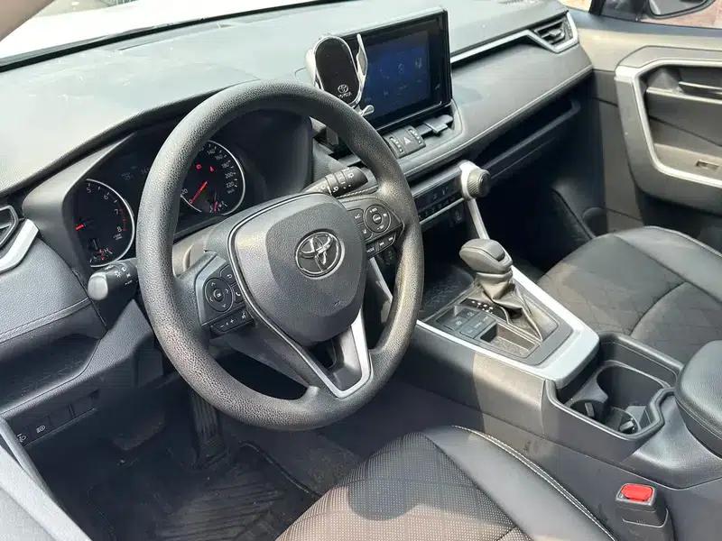 2021 Toyota RAV4 2.0L CVT 2WD Urban Edition — миниатюра 13